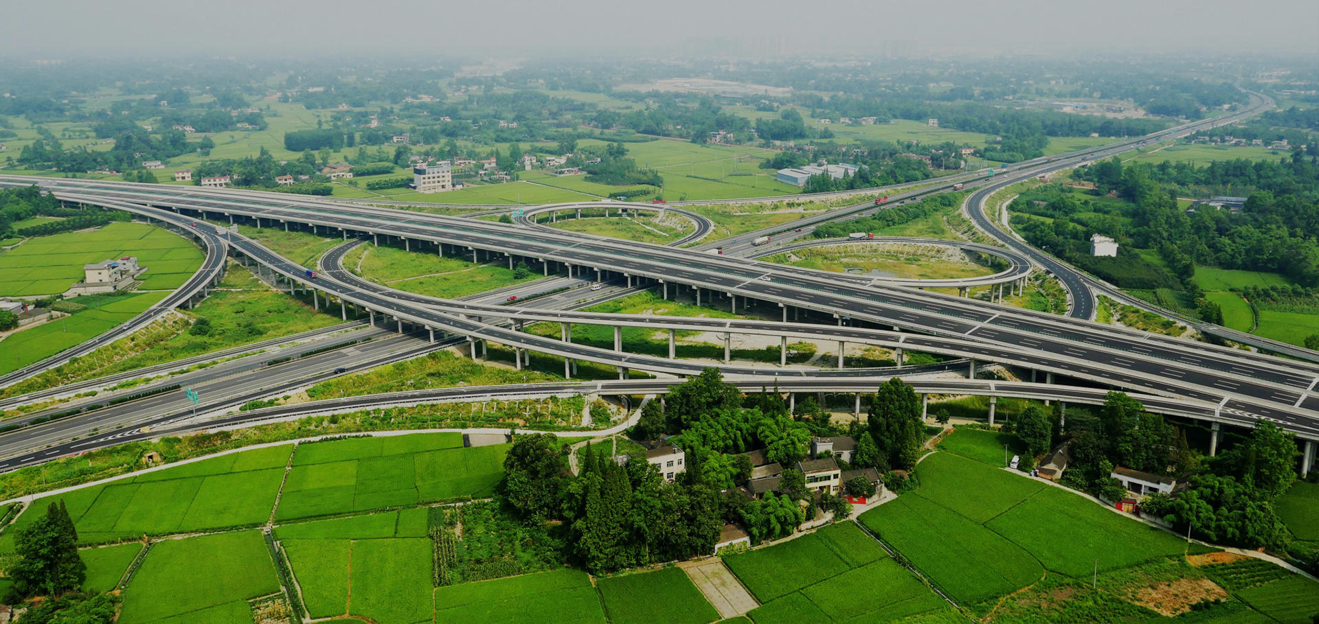 以百年基业为梦，以群策之力铸帆，建一项工程，竖一座丰碑